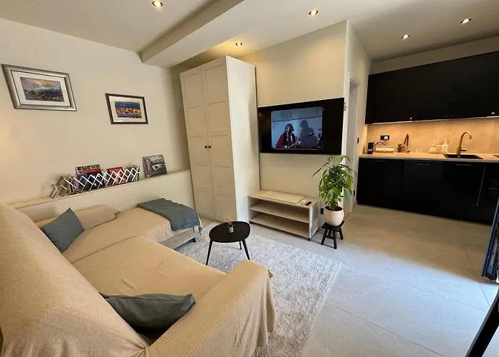 Apartament Blue Door